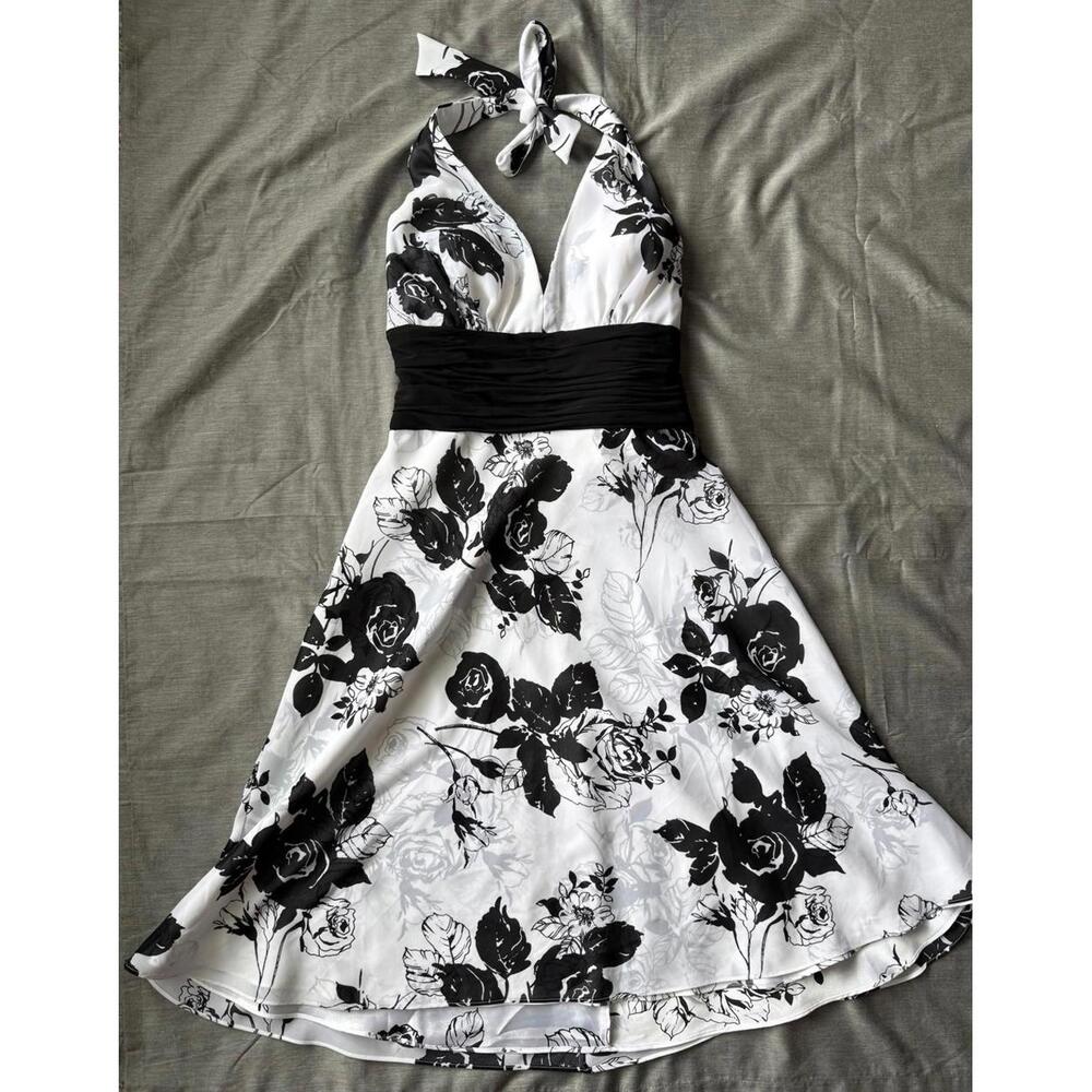NWT White House Black Market Black and White Floral Dress